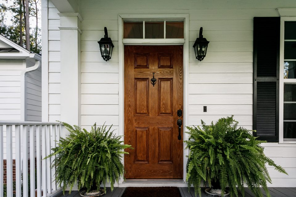 HOW TO MAXIMIZE THE INSULATION OF EXTERIOR  WOOD DOORS